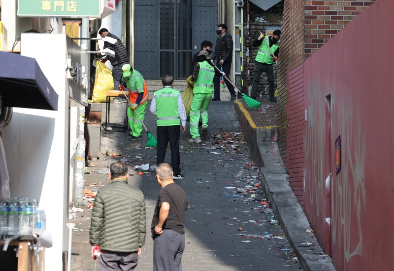 Aumentan a 158 los muertos tras avalancha humana en Seúl