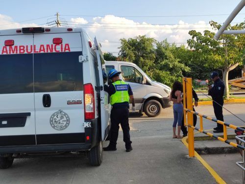 Mujer en crisis nerviosa provoca movilización policiaca en Puerto Aventuras