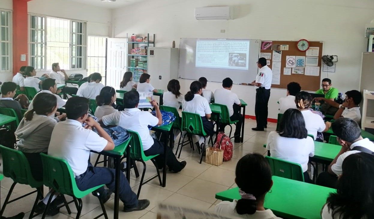 Imparten curso de educación vial a estudiantes del Colegio de Bachilleres de Puerto Morelos