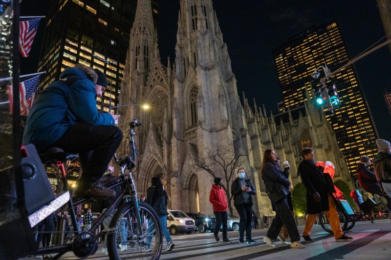 La Catedral de Saint Patrick de Nueva York estrena iluminación en su fachada