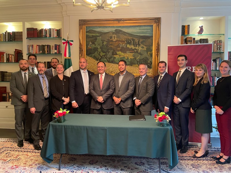 Manhattan entregó al Consulado de México en Nueva York una carta escrita por el conquistador español Hernán Cortés. Foto de EFE