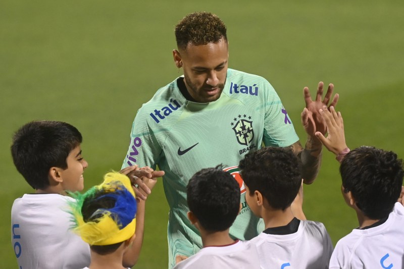 Romario alienta a Neymar de cara al debut de Brasil en Qatar