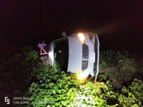 Entre los fierros retorcidos queda muerto automovilista, al chocar de frente en Cobá