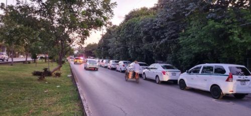 Activan operativos para atender caos vial provocado por taxistas en Cancún