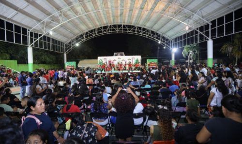 Lleva Blanca Merari festejo navideño a Leona Vicario