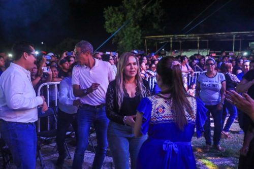 Ofrecen exitoso baile navideño a las y los solidarenses