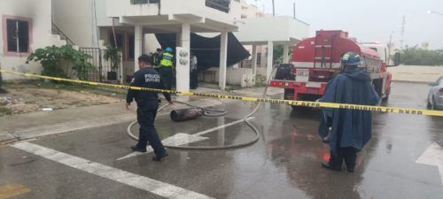 PERRITO ARRANCA LA MANGUERA DEL GAS Y ESTALLA || Flamazo en el interior de una casa en Villas del Sol