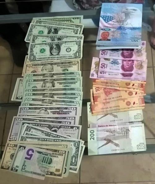 Regresa ciudadana de Cozumel cartera con más de 12 mil pesos a turista estadounidense