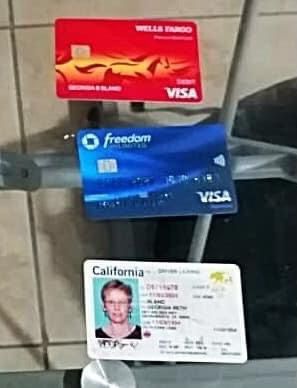 Regresa ciudadana de Cozumel cartera con más de 12 mil pesos a turista estadounidense