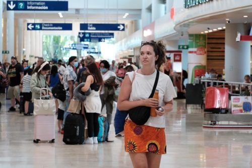 “Tormenta del Siglo” causa afectaciones en el aeropuerto de Cancún