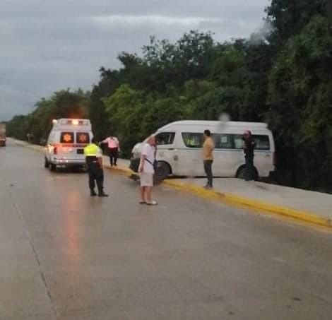Zangolotea a pasajeros chafirete del sindicato de taxistas de Playa del Carmen