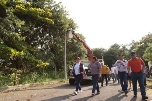 Rehabilitan espacios públicos y luminarias de Fovissste en Chetumal 