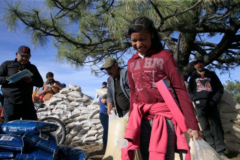 Comunidad binacional entrega donativos a pobladores de sierra de Chihuahua