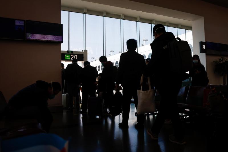 Estados Unidos pedirá prueba negativa de COVID-19 a viajeros de China - pasajeros-en-aeropuerto-de-xiamen-china-1024x683