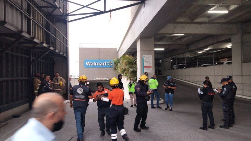Desalojan la Plaza Averanda de Cuernavaca por amenaza de bomba. Foto de Protección Civil Morelos