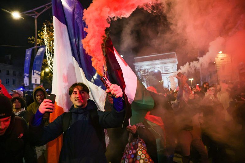 Festejos se extienden en varias ciudades por el pase de Francia a la final. Foto de EFE