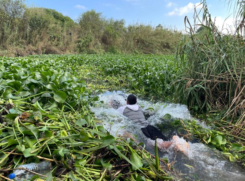 Migrantes se lanzan al Río Bravo para llegar a Estados Unidos - 429a1321703e33002a55ca7d0b7ada5d621173b8w-1024x756