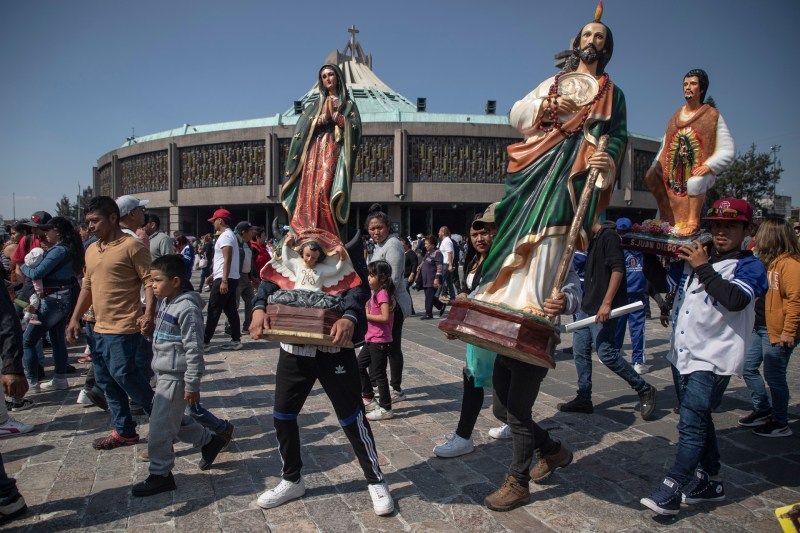 Miles de peregrinos llegan a Basílica de Guadalupe para festejar a la Virgen
