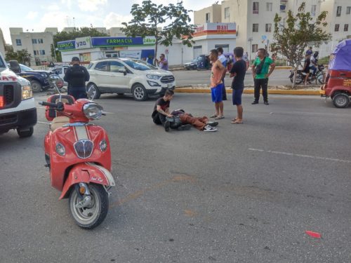 HAY DOS LESIONADOS || Vehículo particular choca contra un moto-taxi