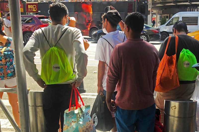 Nueva York espera una llegada masiva de demandantes de asilo y pide ayuda - nueva-york-migrantes-1024x683