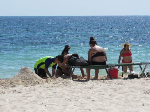 Por vacaciones de invierno extienden horario de servicio en playas públicas de Cancún