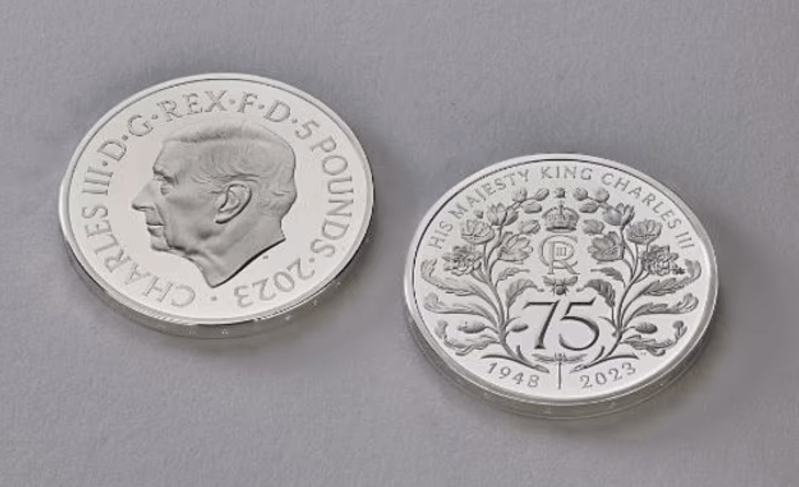 Presentan las primeras monedas conmemorativas con el rostro del rey Charles III - monedas-reino-unido-1024x624