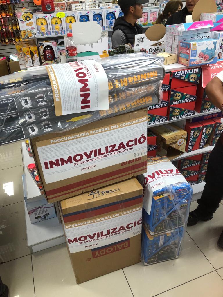 Profeco asegura 716 ametralladoras de juguete en Plaza Izazaga - profeco-plaza-izazaga-3