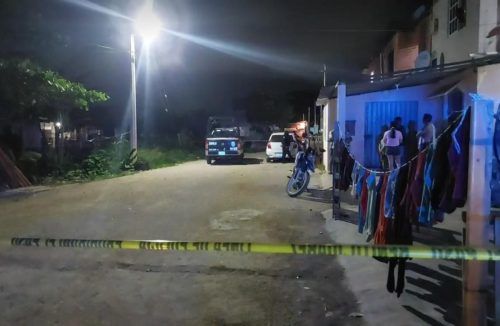 CANCÚN EN LA CIMA DE LA INSEGURIDAD || Ejecutan a un sujeto en la puerta de su casa en Las Lajas