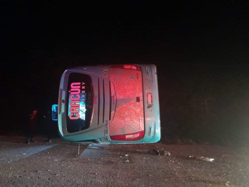 DEL VALLE TRANSPORTADORA MALDITA || Vuelca autobús al quedarse dormido al conducir