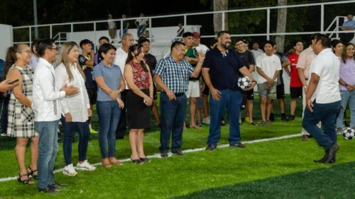 Marciano Dzul entrega obras que transforman las instalaciones deportivas de Chemuyil