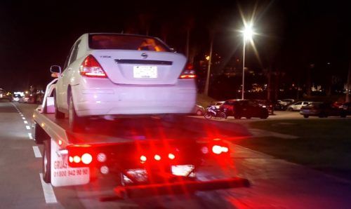 La policía mantiene operativo para liberar zonas peatonales en la avenida Kukulcán