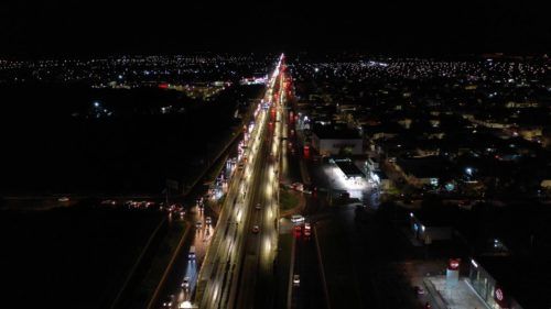 Lili Campos renueva la iluminación en puente a desnivel