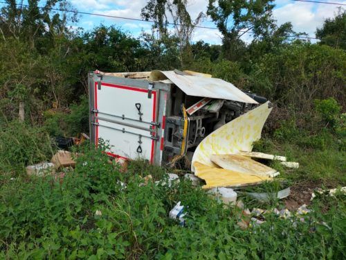 Pinchadura de llanta provoca aparatosa volcadura en la carretera 307
