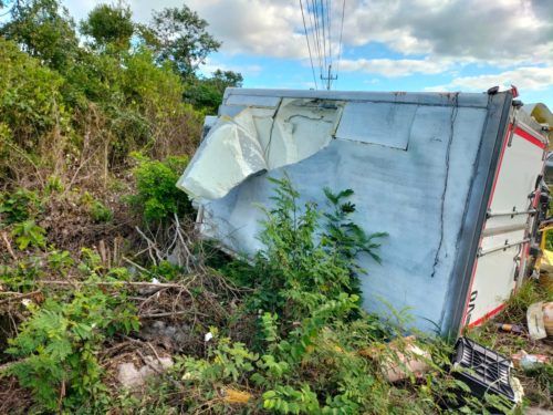 Pinchadura de llanta provoca aparatosa volcadura en la carretera 307
