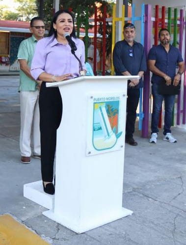 Recibe Blanca Merari de Fundación Cid, obras de mejoramiento en un jardín de niños de Puerto Morelos