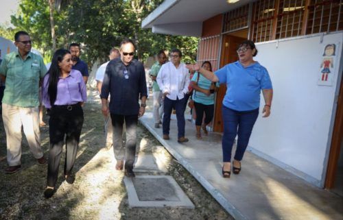 Recibe Blanca Merari de Fundación Cid, obras de mejoramiento en un jardín de niños de Puerto Morelos