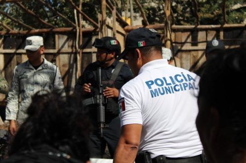 Entregan despensas a damnificados por incendio en Tulum