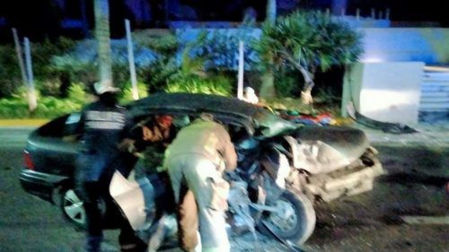 Velocidad y negligencia dejan a mujer prensada en un auto la zona hotelera de Cancún