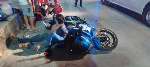 Con fracturas y golpes deja conductor borracho a pareja de motociclistas