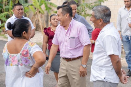 Entrega Marciano Dzul nuevas calles a la población de Coba