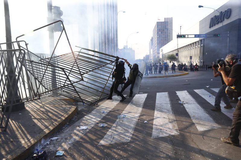 Fiscalía de Perú abre investigaciones por 54 muertes en protestas. Foto de EFE