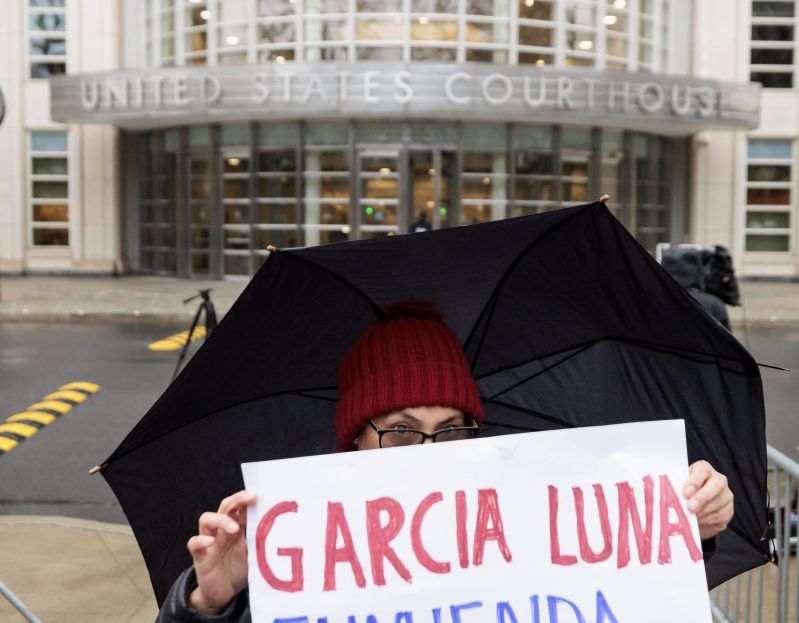 García Luna concluye su primera sesión del juicio en Nueva York. Foto de EFE