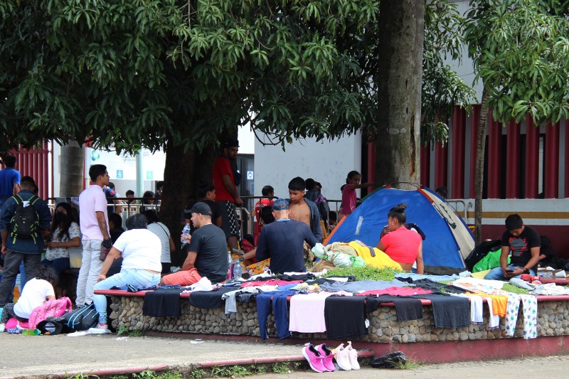 Migrantes en el sur de México, sin acceso a servicios de salud mental, advierte MSF - migrantes-saturan-estacion-migratoria-en-la-frontera-sur-de-mexico-1024x683