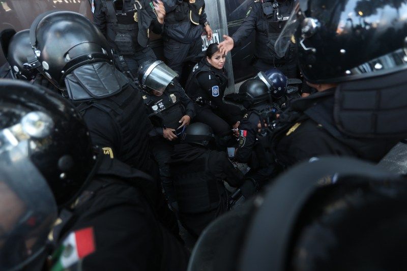 Pobladores liberan a policías retenidos en Petatlán, Guerrero, tras enfrentamiento