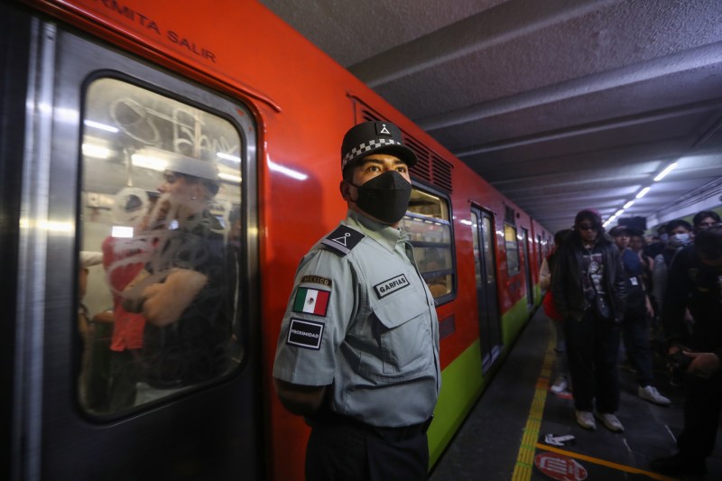 Polémica por la "militarización" del Metro de la Ciudad de México - polemica-por-la-militarizacion-del-metro-de-la-ciudad-de-mexico-2-1024x683