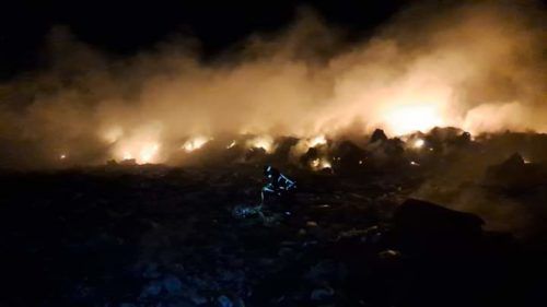 DAÑO AMBIENTAL SIN ESCRÚPULOS  Arde el basurero de la Isla de Holbox; presumen que fue provocado