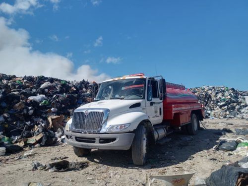 Después de 36 horas "controlan" el incendio en basurero de Holbox