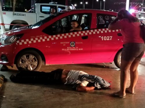 Ejecutan a taxista de Isla Mujeres frente a su esposa e hijo