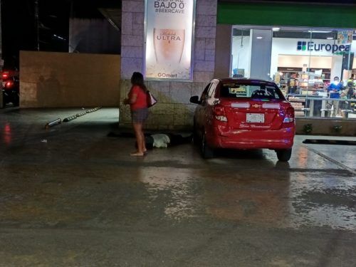 Ejecutan a taxista de Isla Mujeres frente a su esposa e hijo