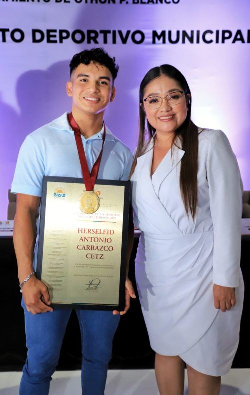 Galardonan a Herseleid Antonio como el mejor deportista de Chetumal